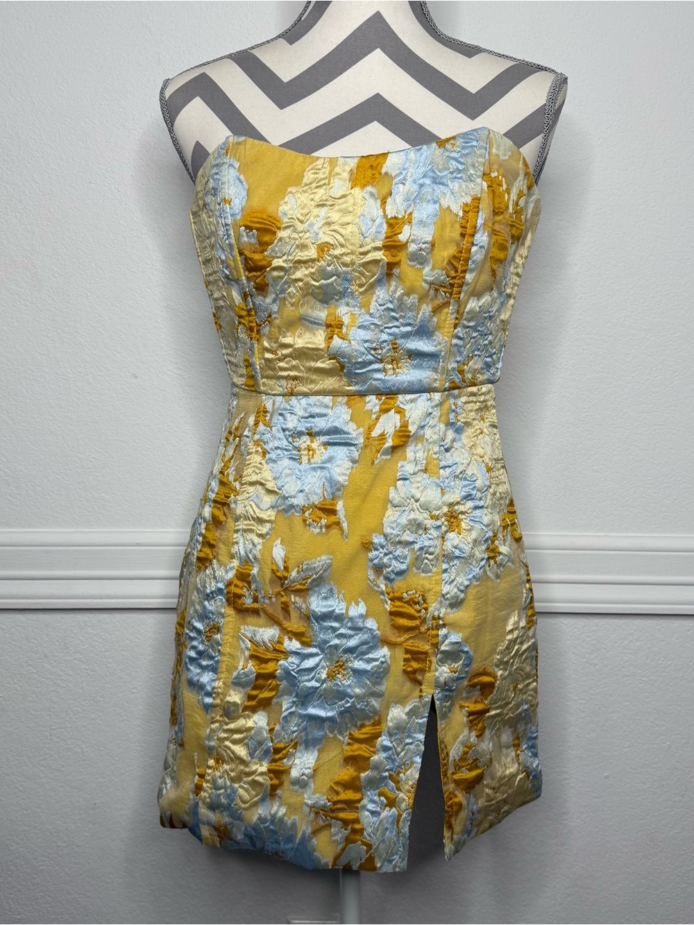 Showpo Strapless Blue Jacquard Brailey Mini Dress Size 4 - Picture 2 of 10